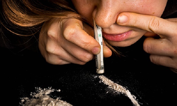 Heroin là một loại ma tuý bán tổng hợp rất nổi tiếng trong nhóm thuốc gây nghiện