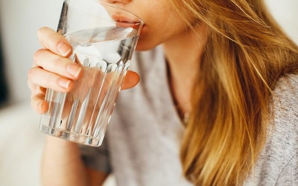 Uống nước làm loãng nồng độ ma tuý trong máu và giúp bài trừ nó ra ngoài cơ thể qua nước tiểu