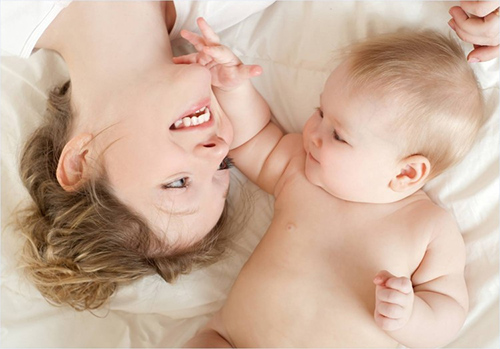 Gợi ý một số mẹo mà mẹ có thể áp dụng để hạn chế tình trạng ọc sữa cho bé